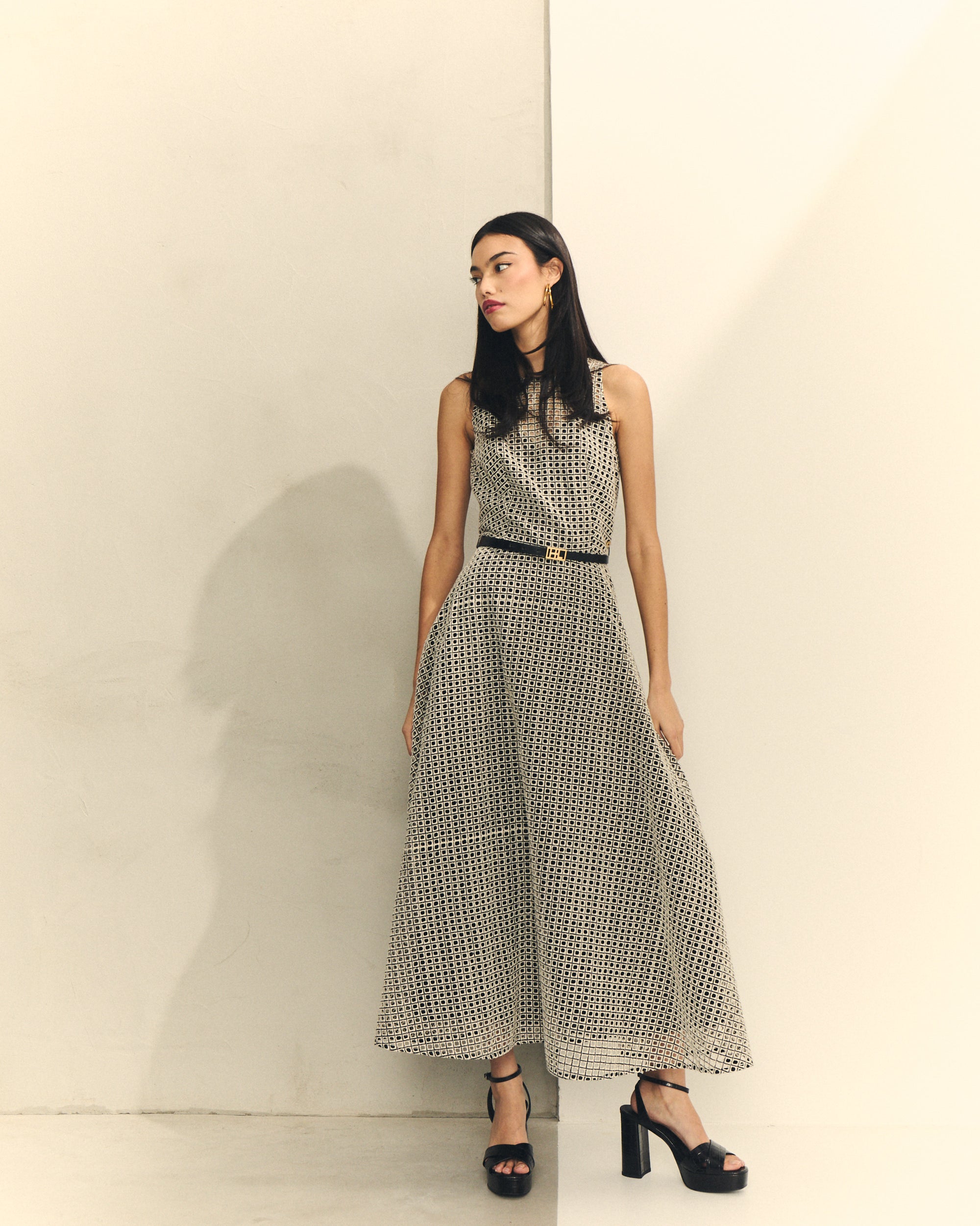 VESTIDO MIDI TIRANTES BORDADO GEOMETRICO