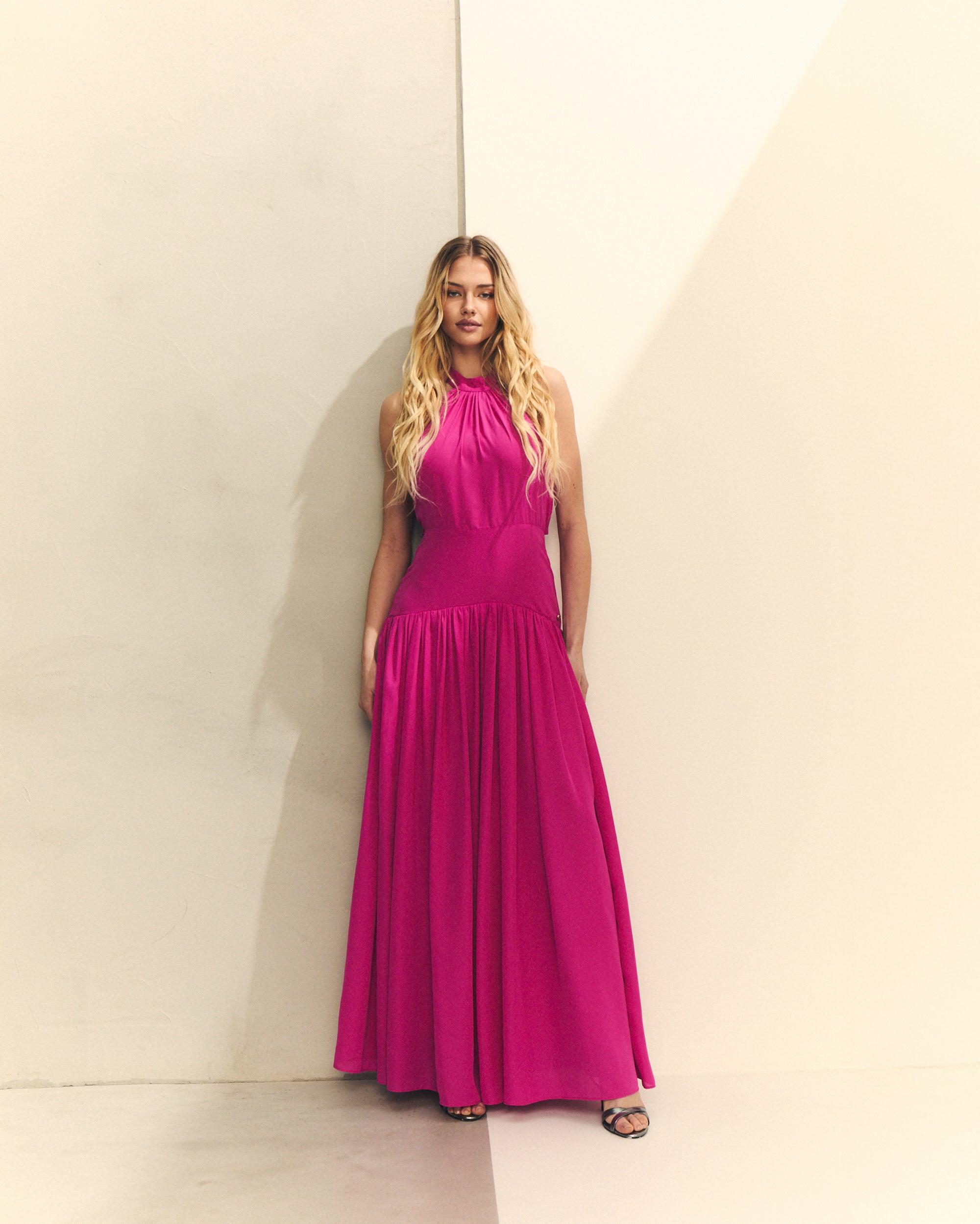 VESTIDO LISO CUELLO HALTER