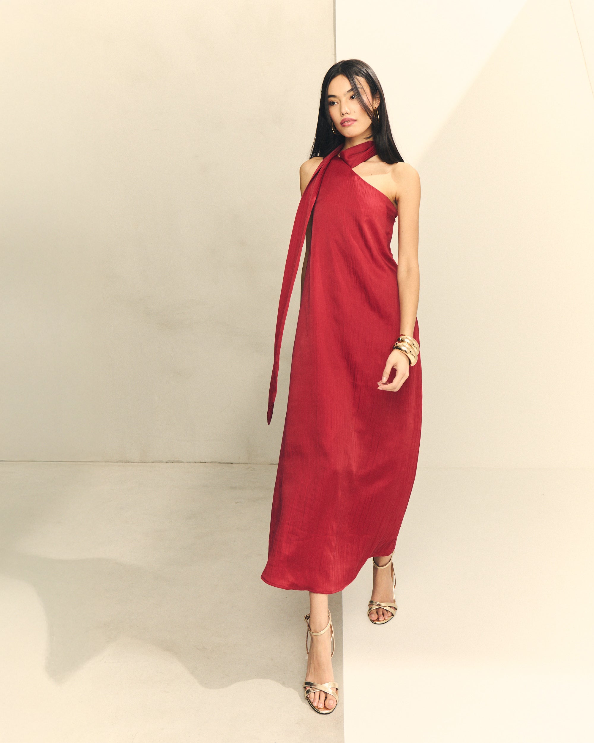 VESTIDO HOMBRO DESCUBIERTO ATADO CUELLO