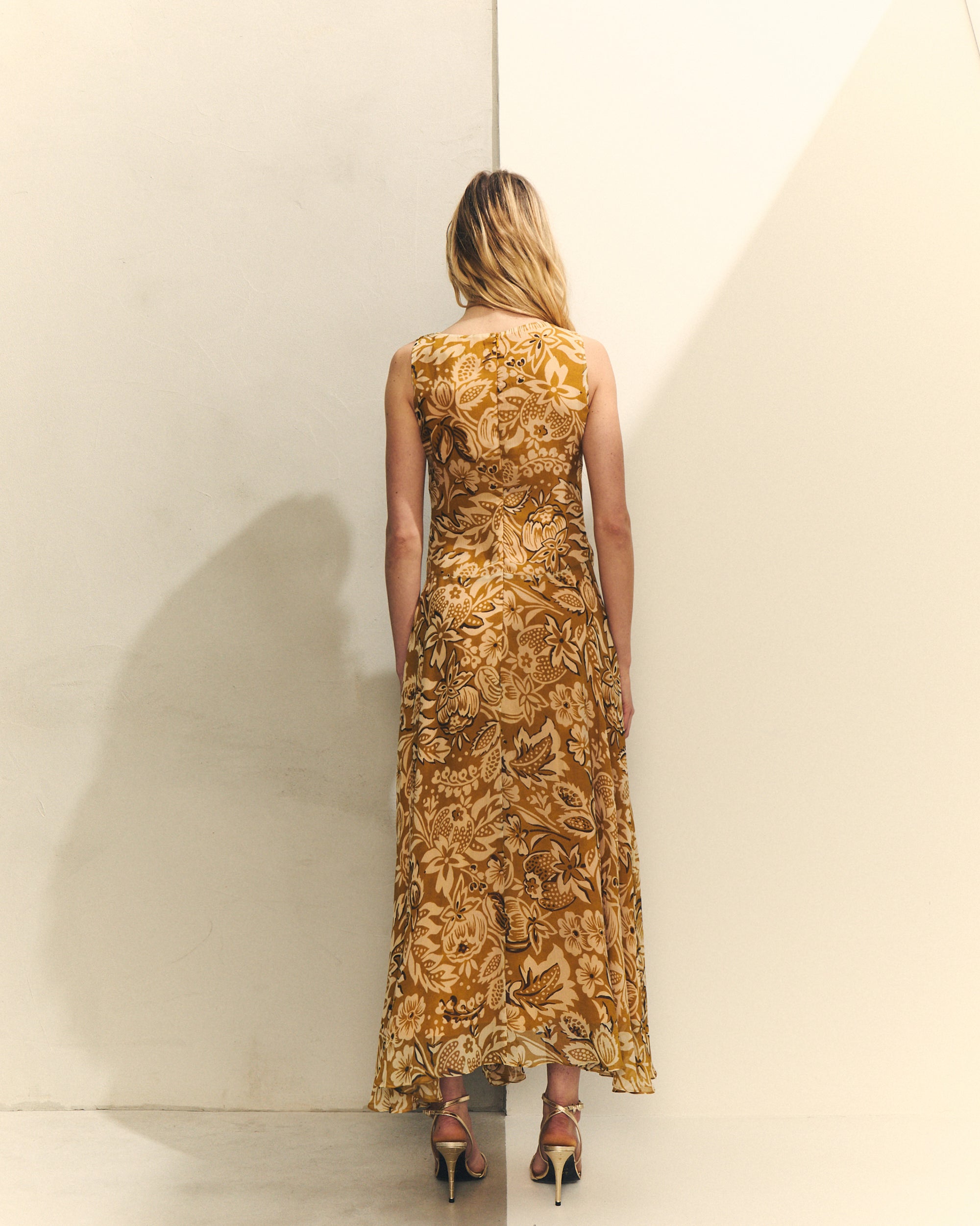 VESTIDO ESTAMPADO ESCOTE ASIMETRICO