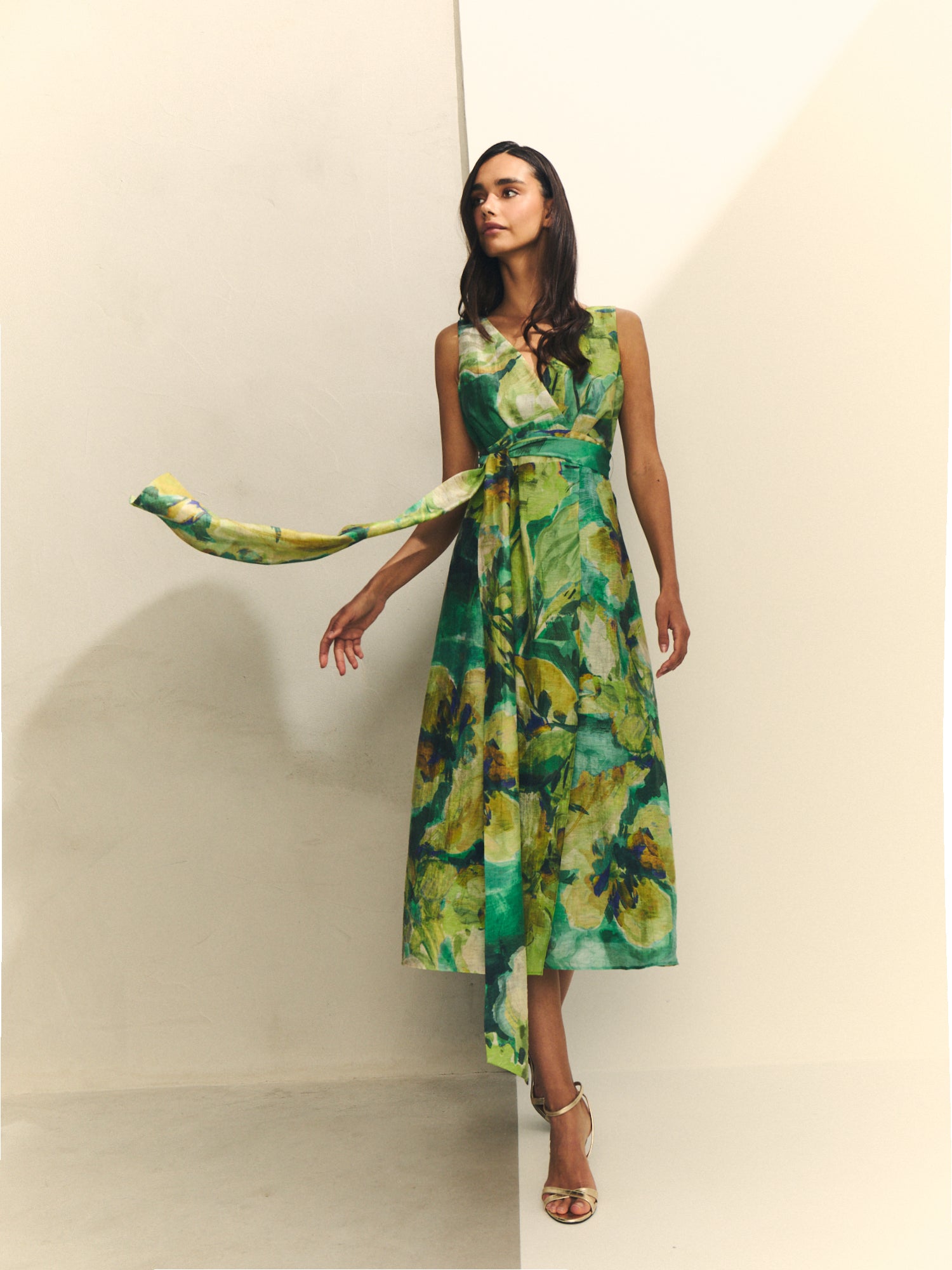 Vestido midi con falda efecto pareo