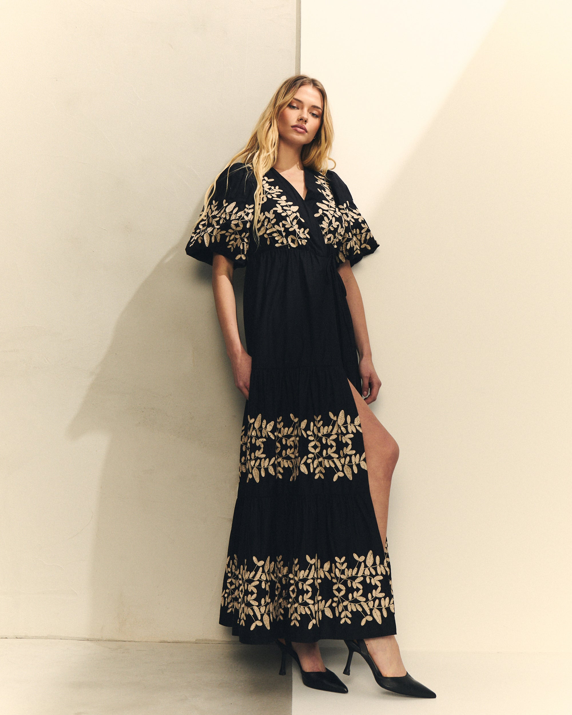 Vestido de popelín bordado artesanal para invitada elegante — Hannibal Laguna Collection