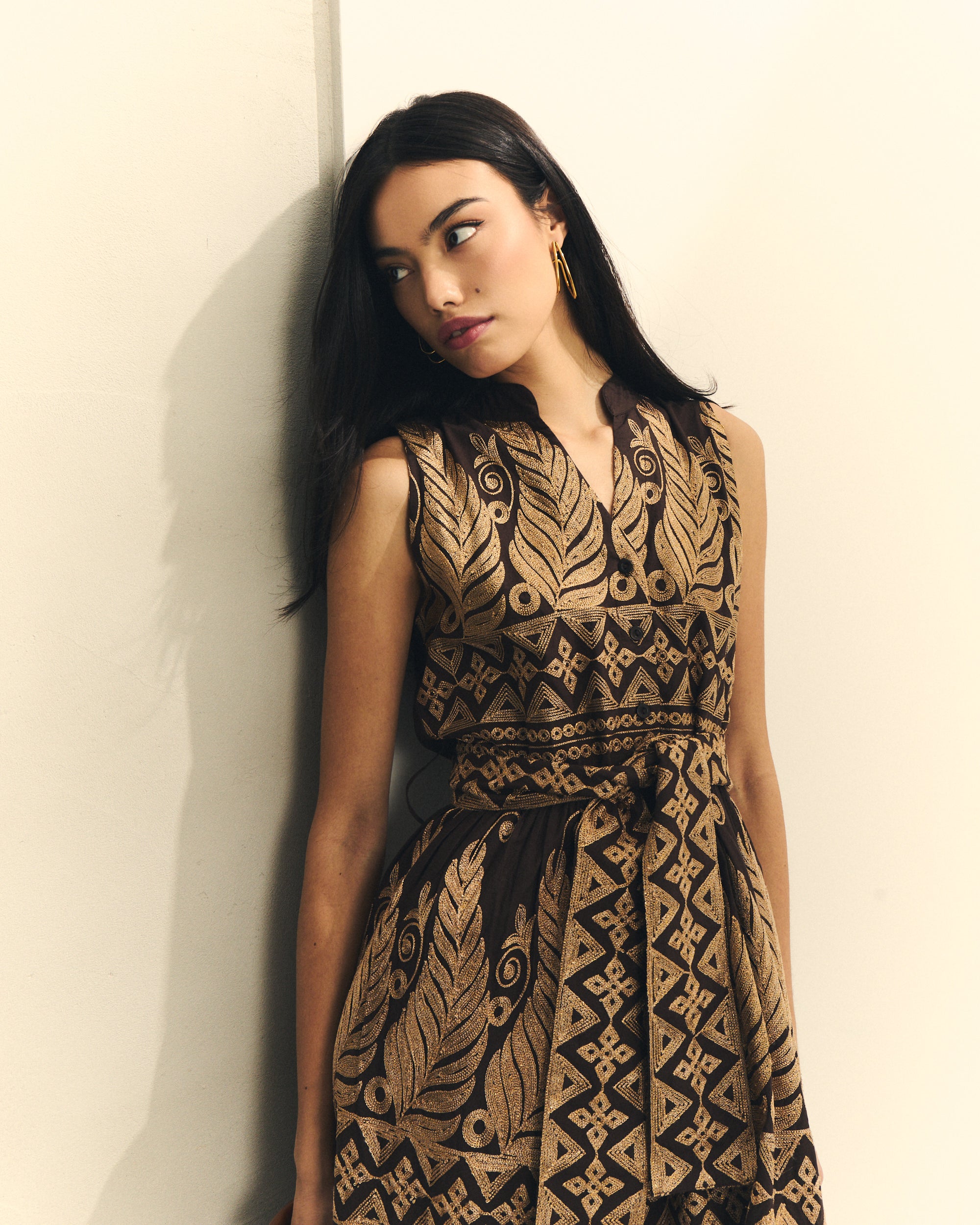 VESTIDO SIN MANGA BORDADO