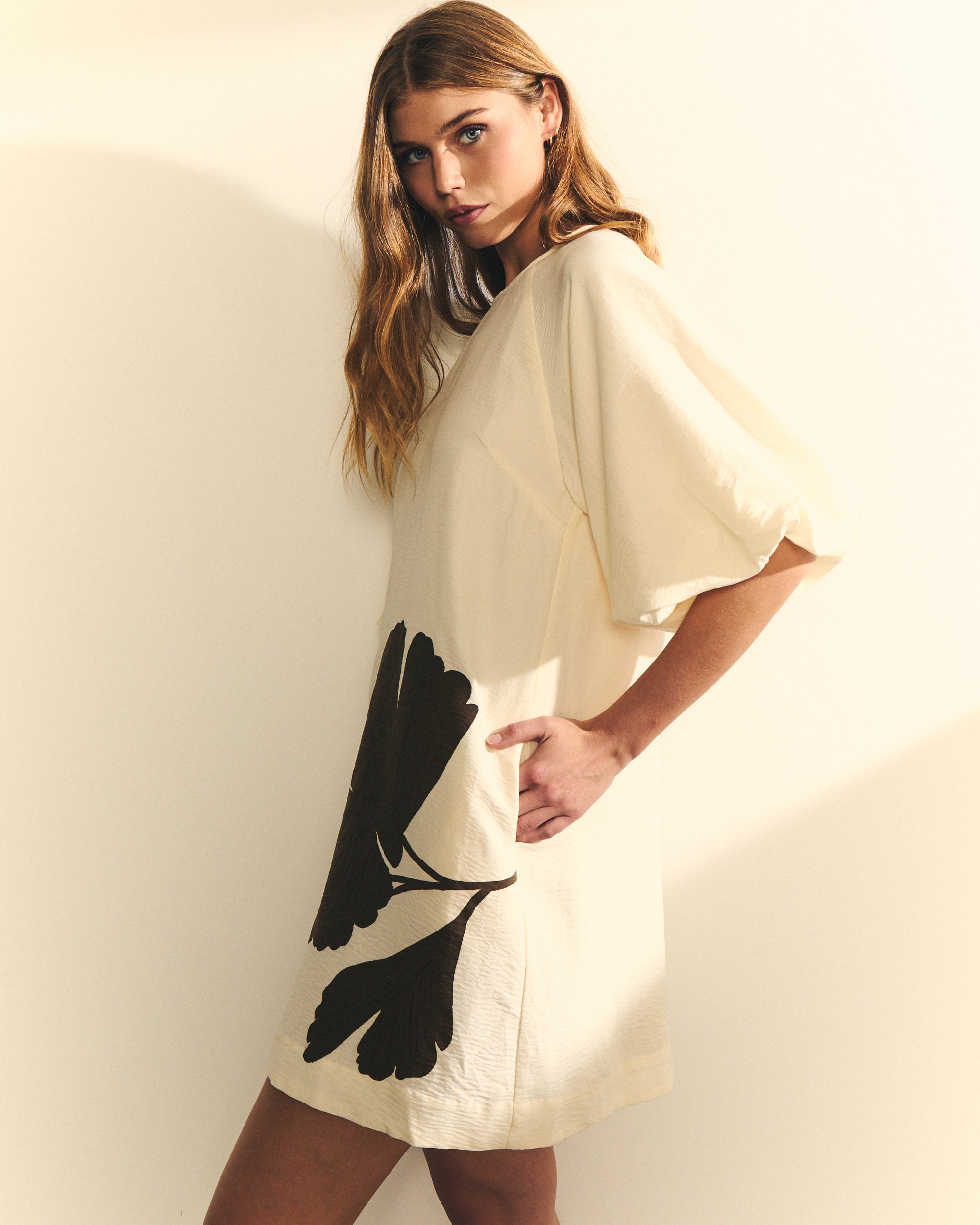 VESTIDO ESTAMPADO CON MANGA ABULLONADA