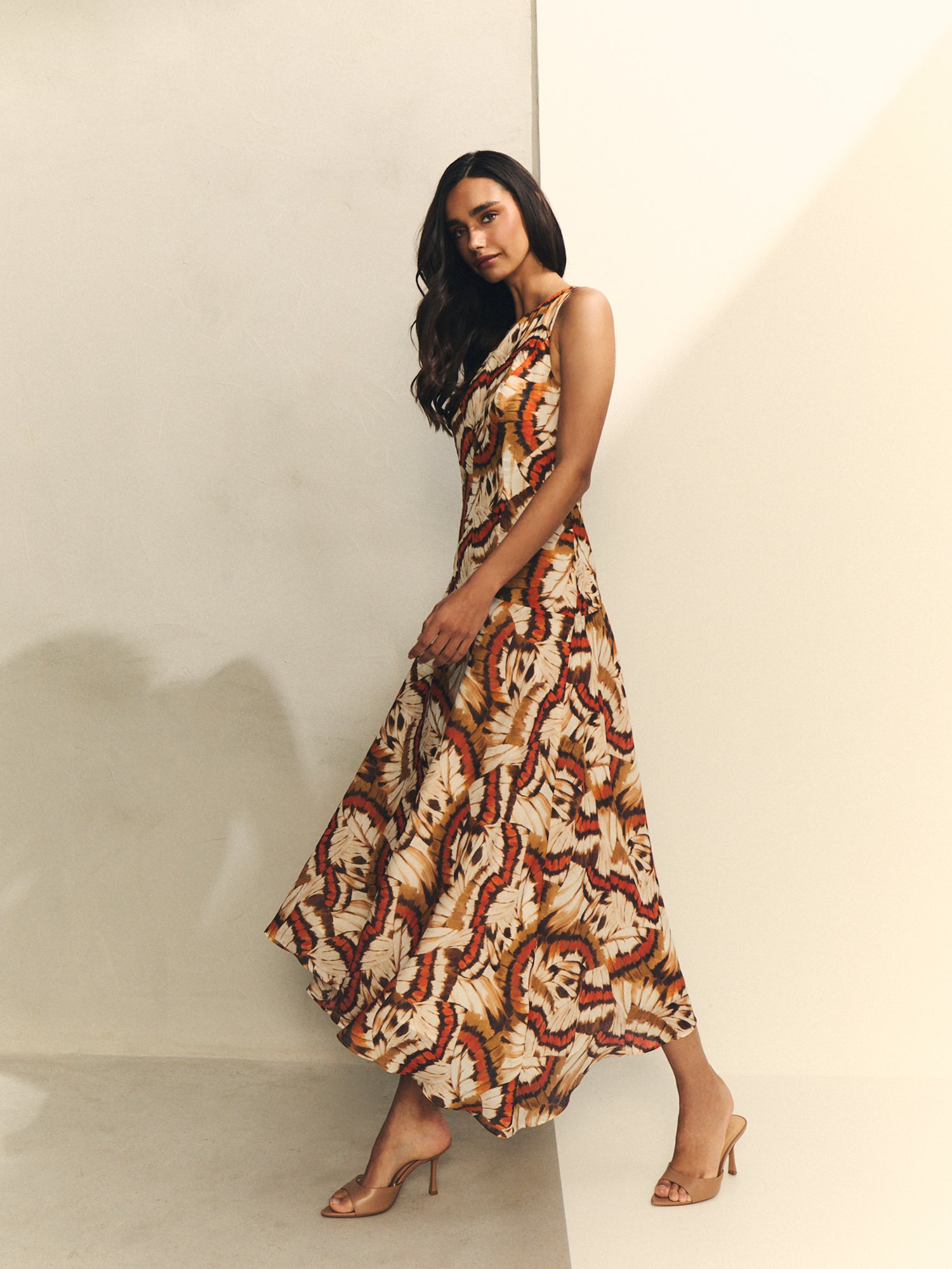 VESTIDO ESTAMPADO PLUMAS CUELLO HALTER