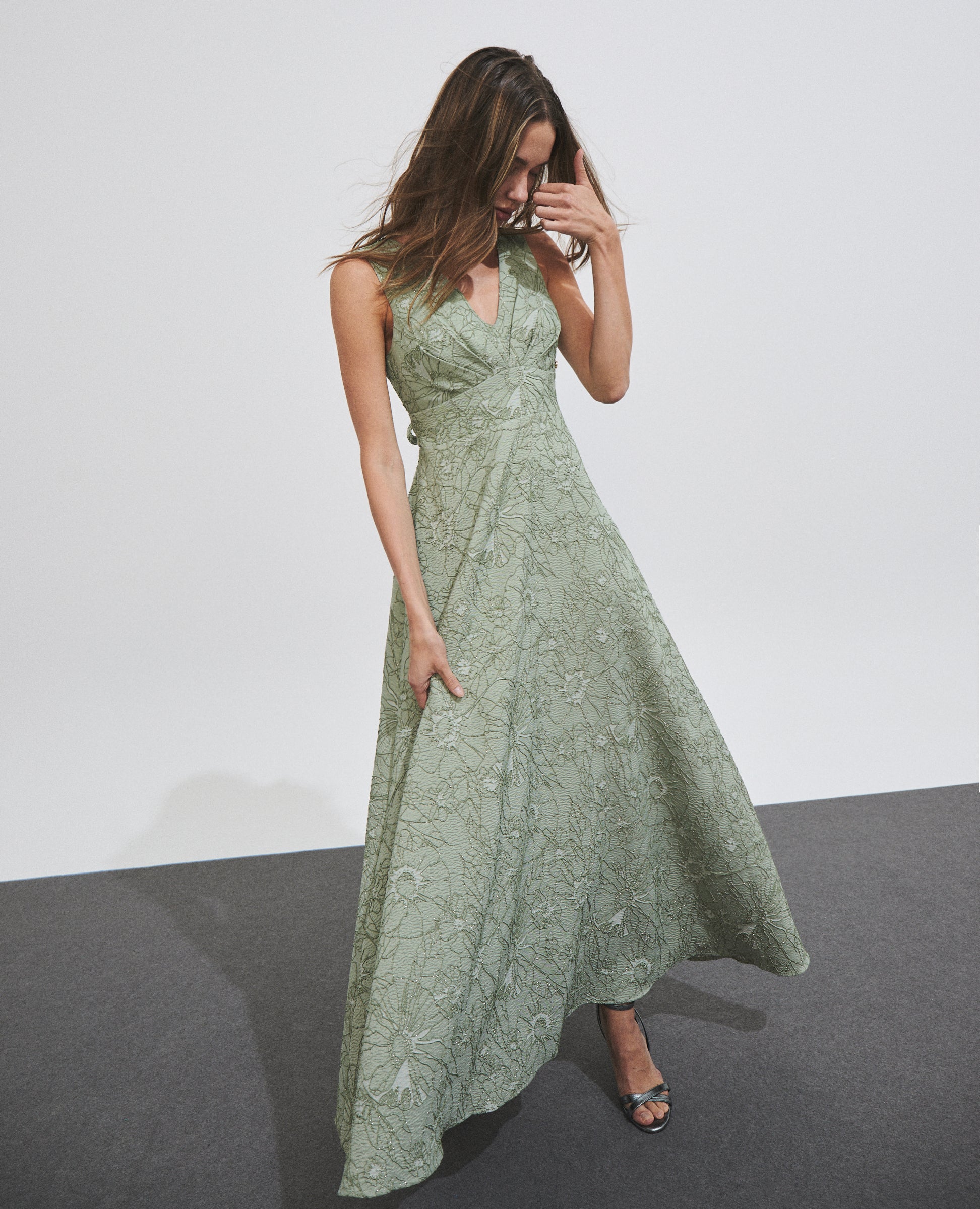 Vestido largo cruzado con cinturón lazada
