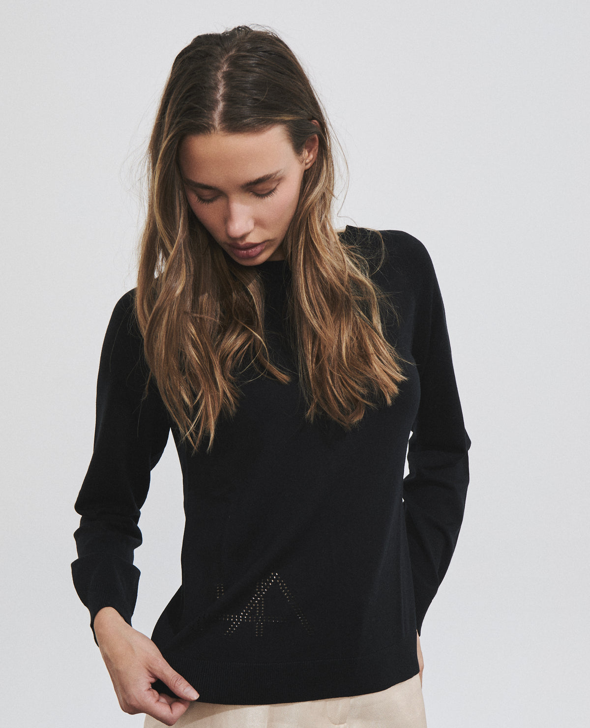 Jersey de mujer de punto fino con cuello redondeado