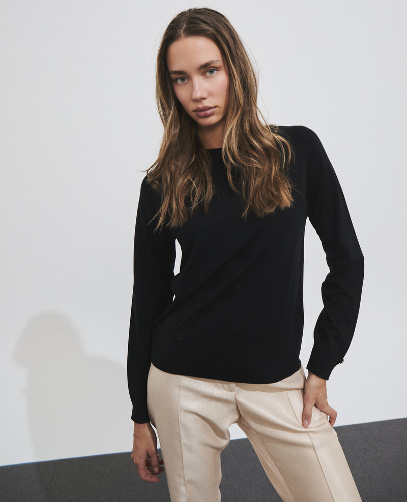 Jersey de mujer de punto fino con cuello redondeado