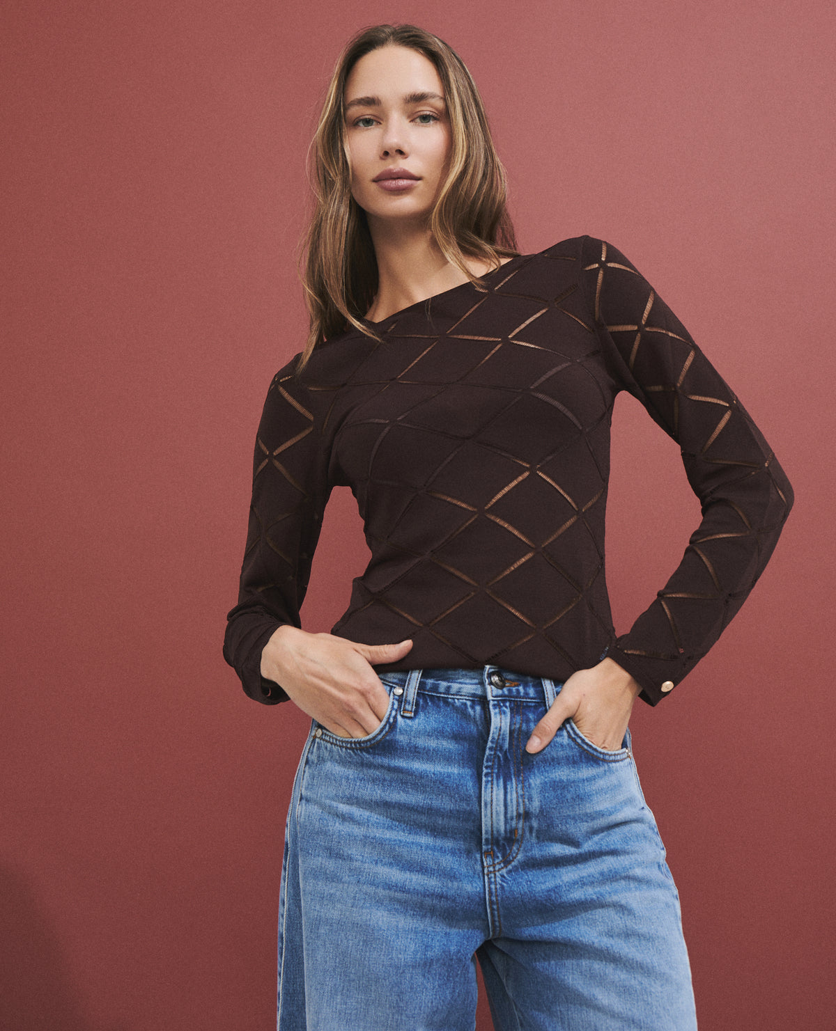 Jersey de mujer con detalle geométrico calado