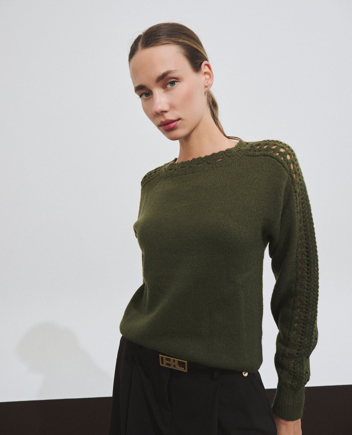 Jersey de mujer con detalles calados