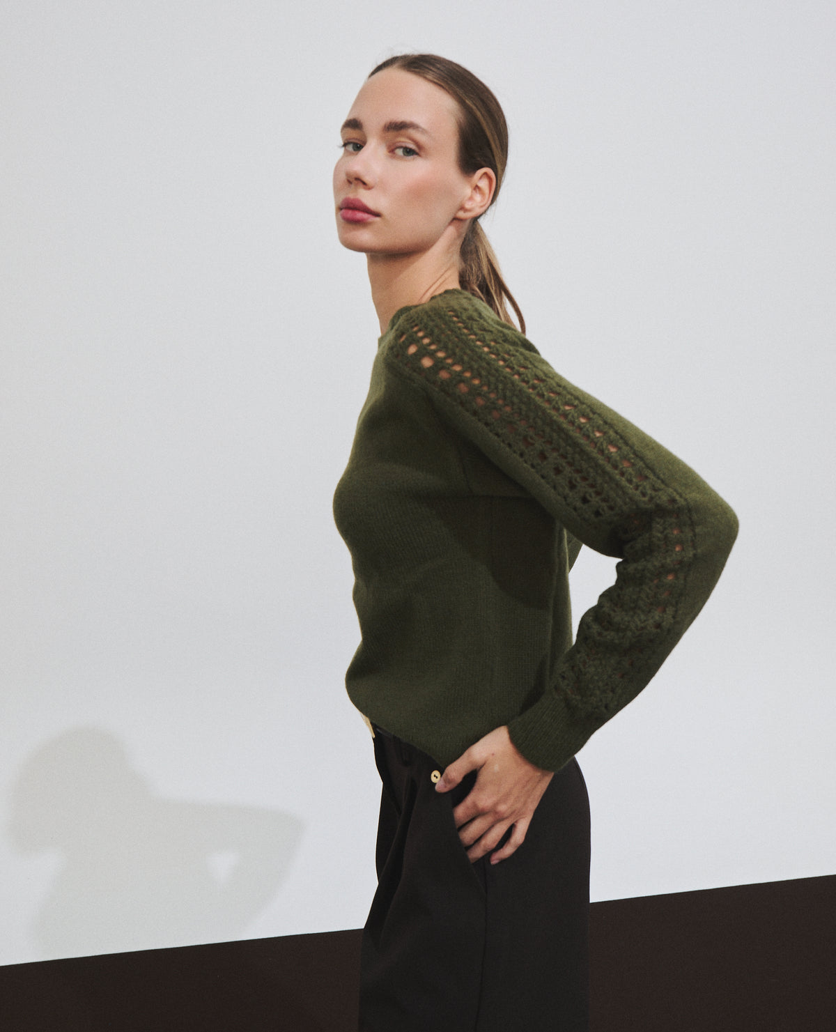 Jersey de mujer con detalles calados