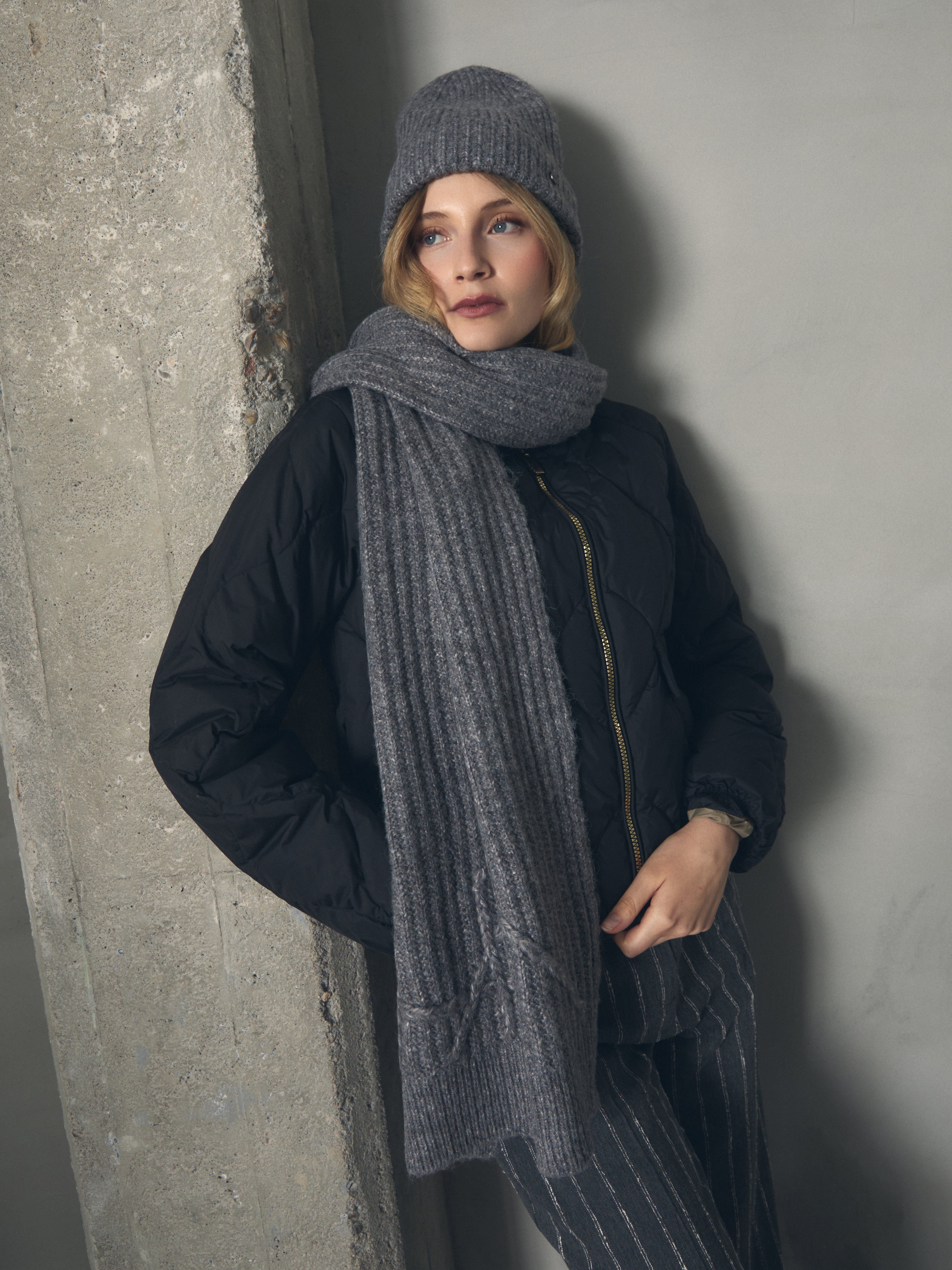 BUFANDA CON LOGO de mujer Hannibal Laguna Collection