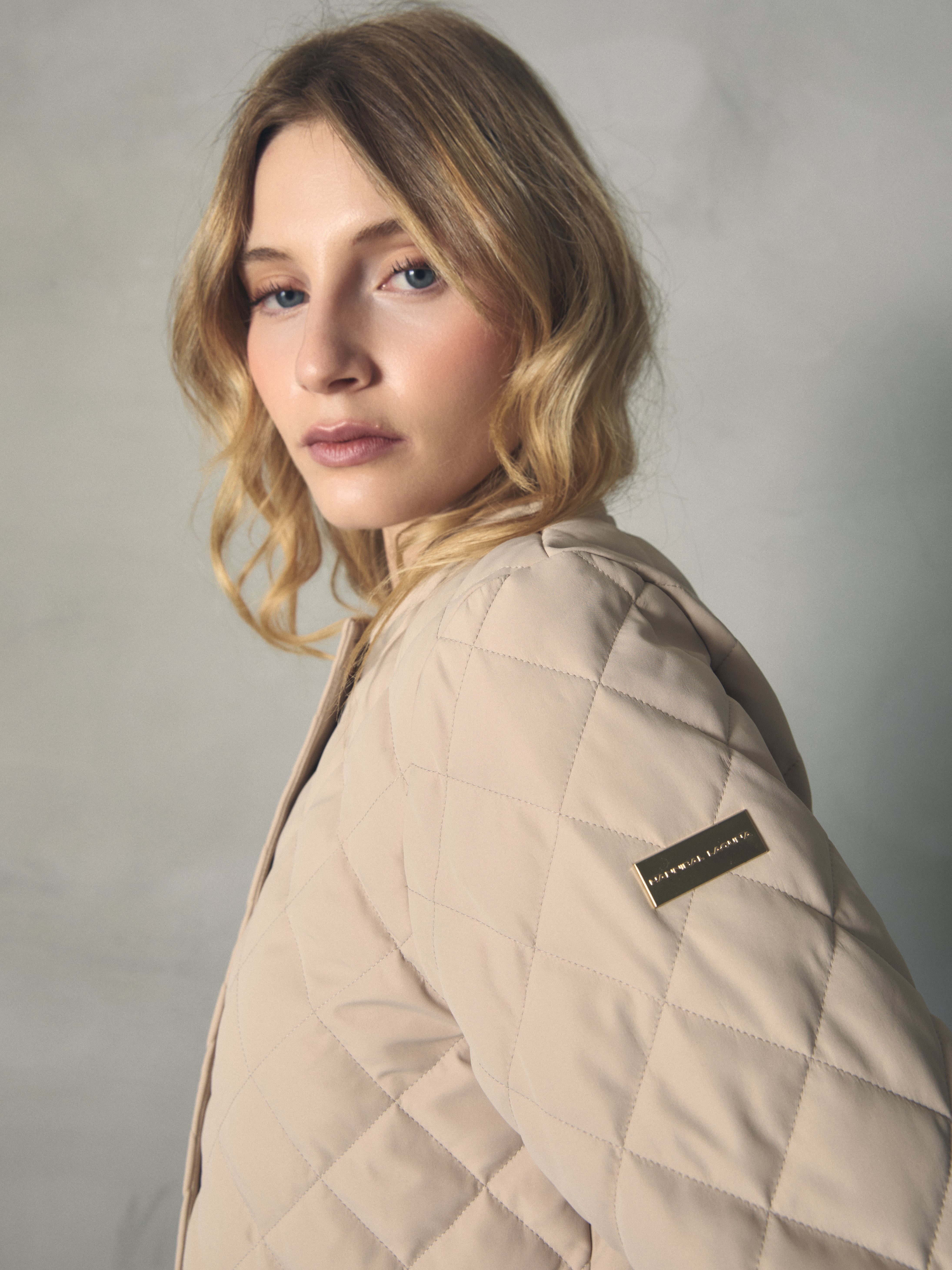 CAZADORA CORTA ACOLCHADA de mujer Hannibal Laguna Collection