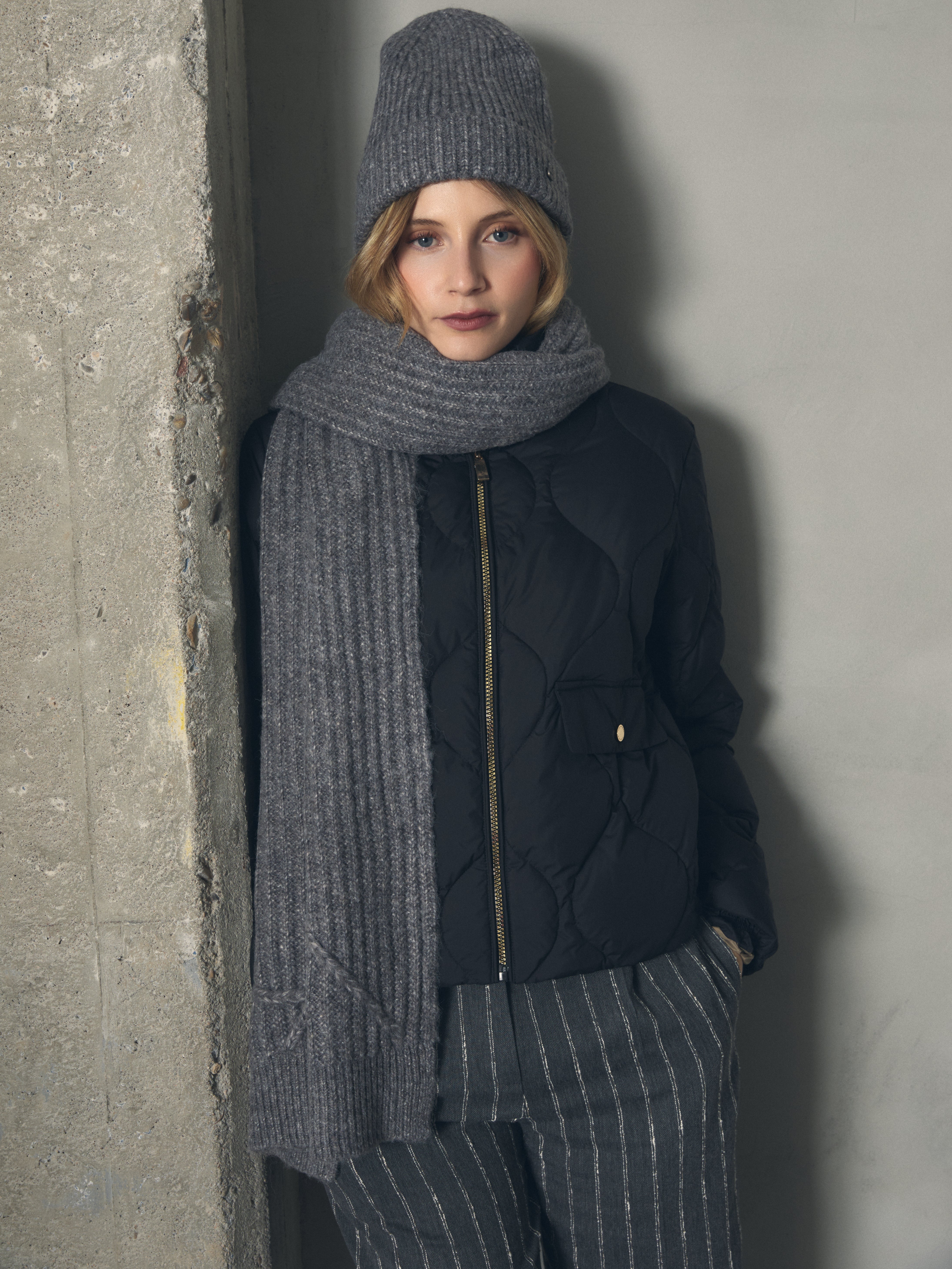 GORRO DE LANA CON LOGO de mujer Hannibal Laguna Collection