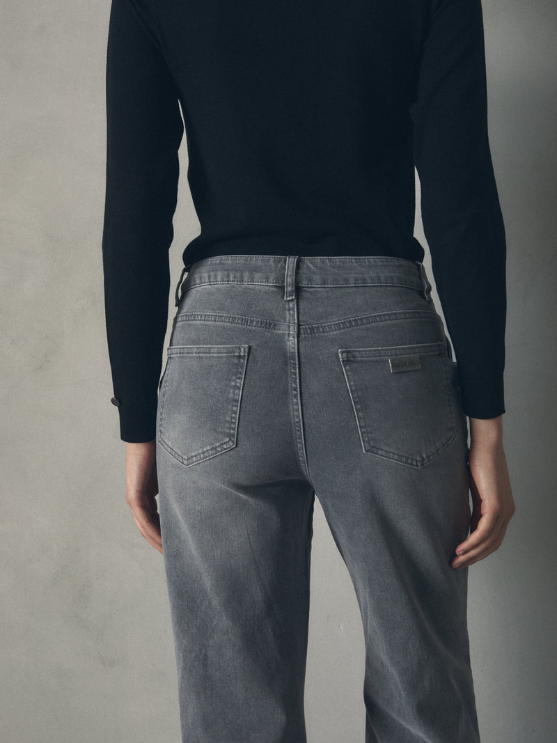 PANTALON DENIM CON PEDRERIA