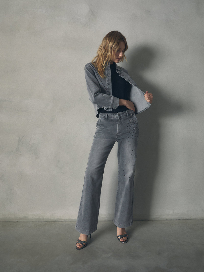 PANTALON DENIM CON PEDRERIA