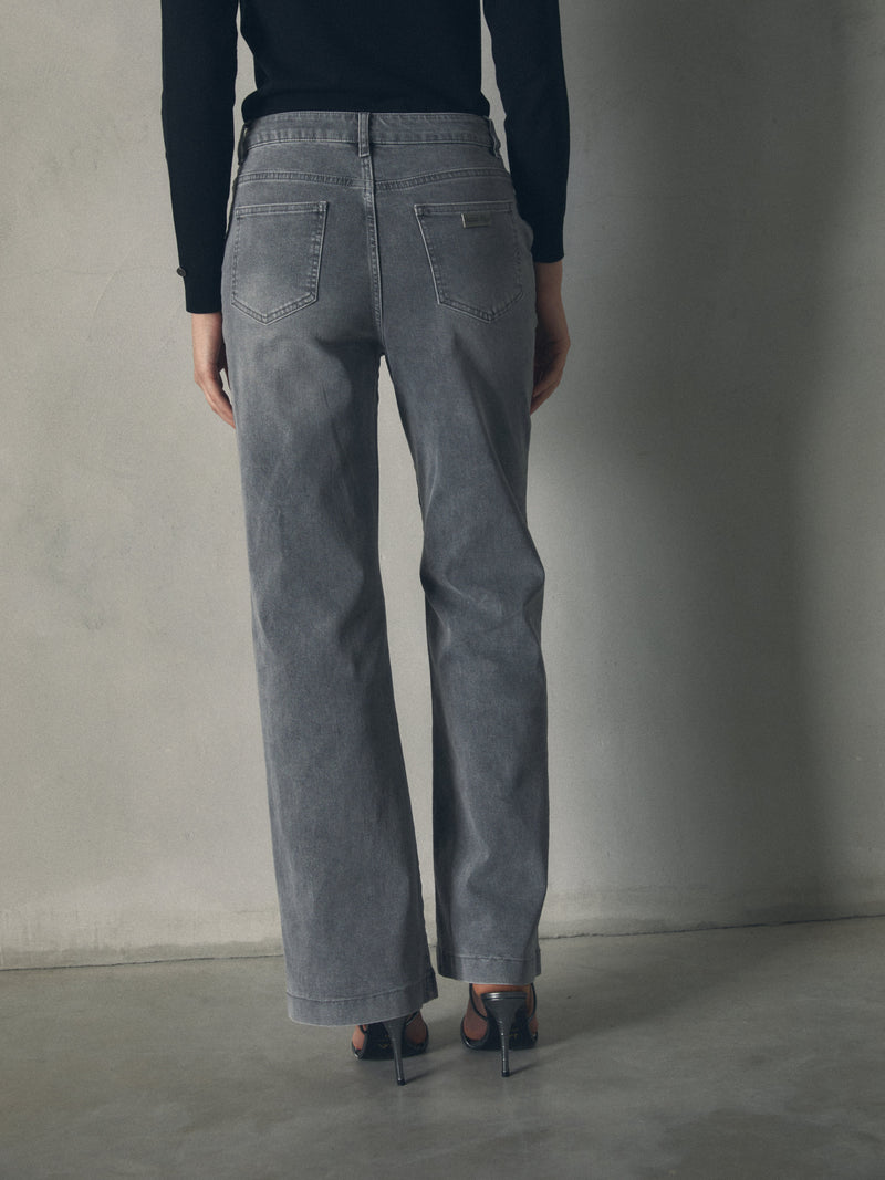 PANTALON DENIM CON PEDRERIA