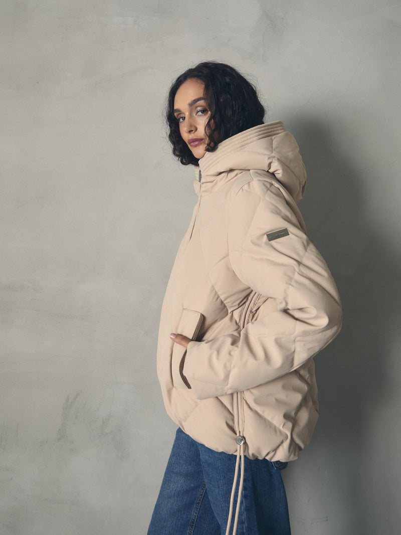 PLUMAS CORTO ACOLCHADO ROMBO CON CAPUCHA