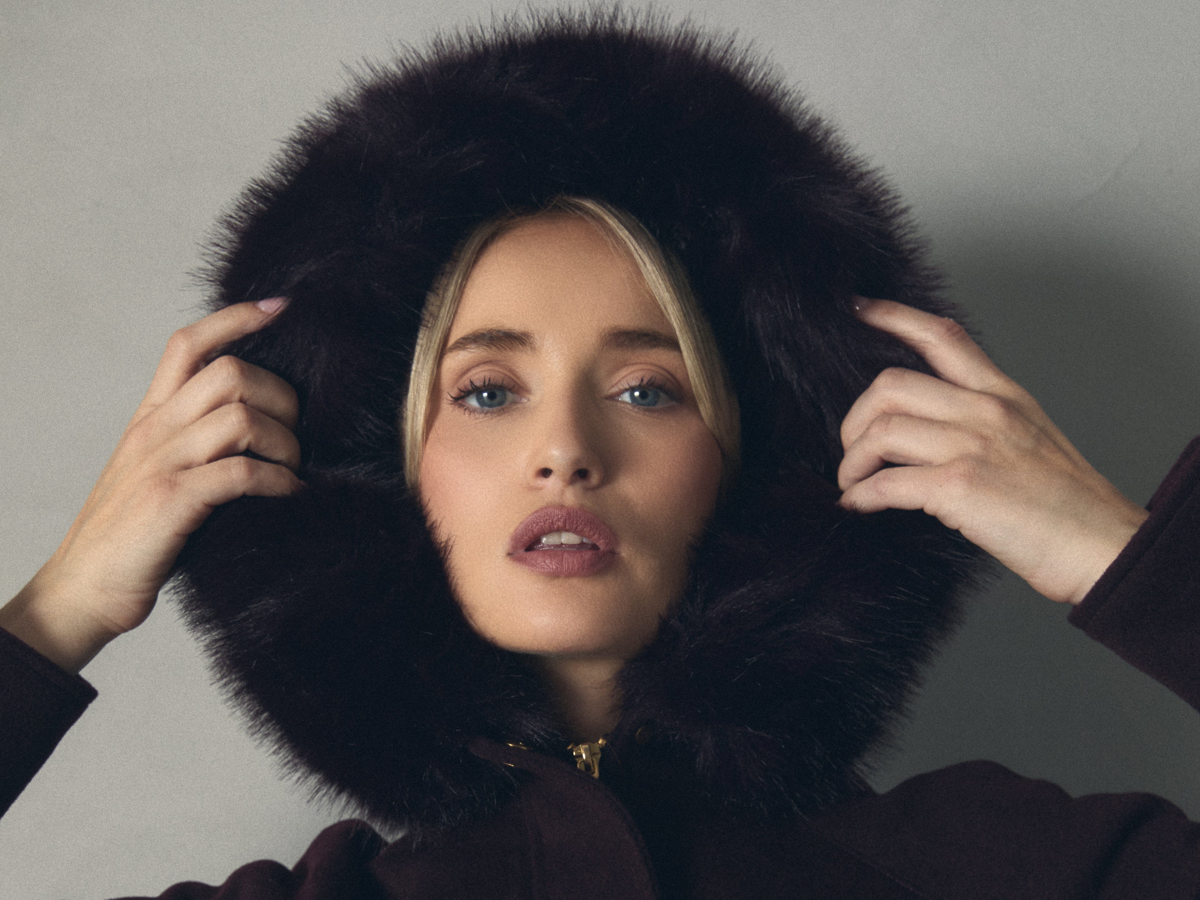 TRENKA CON CAPUCHA DETALLE PELO de mujer Hannibal Laguna Collection